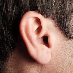 Man with Tinnitus at a hearing doctor des moines